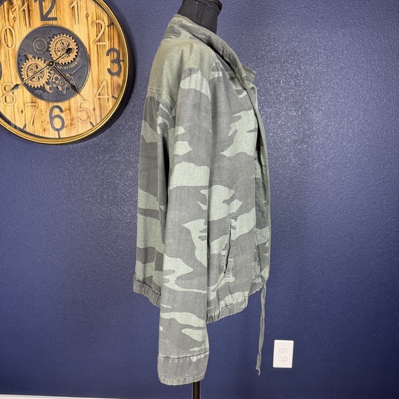 Splendid Ford Camo Jacket, Sage Green Multi, Size Large - Picture 6 of 9